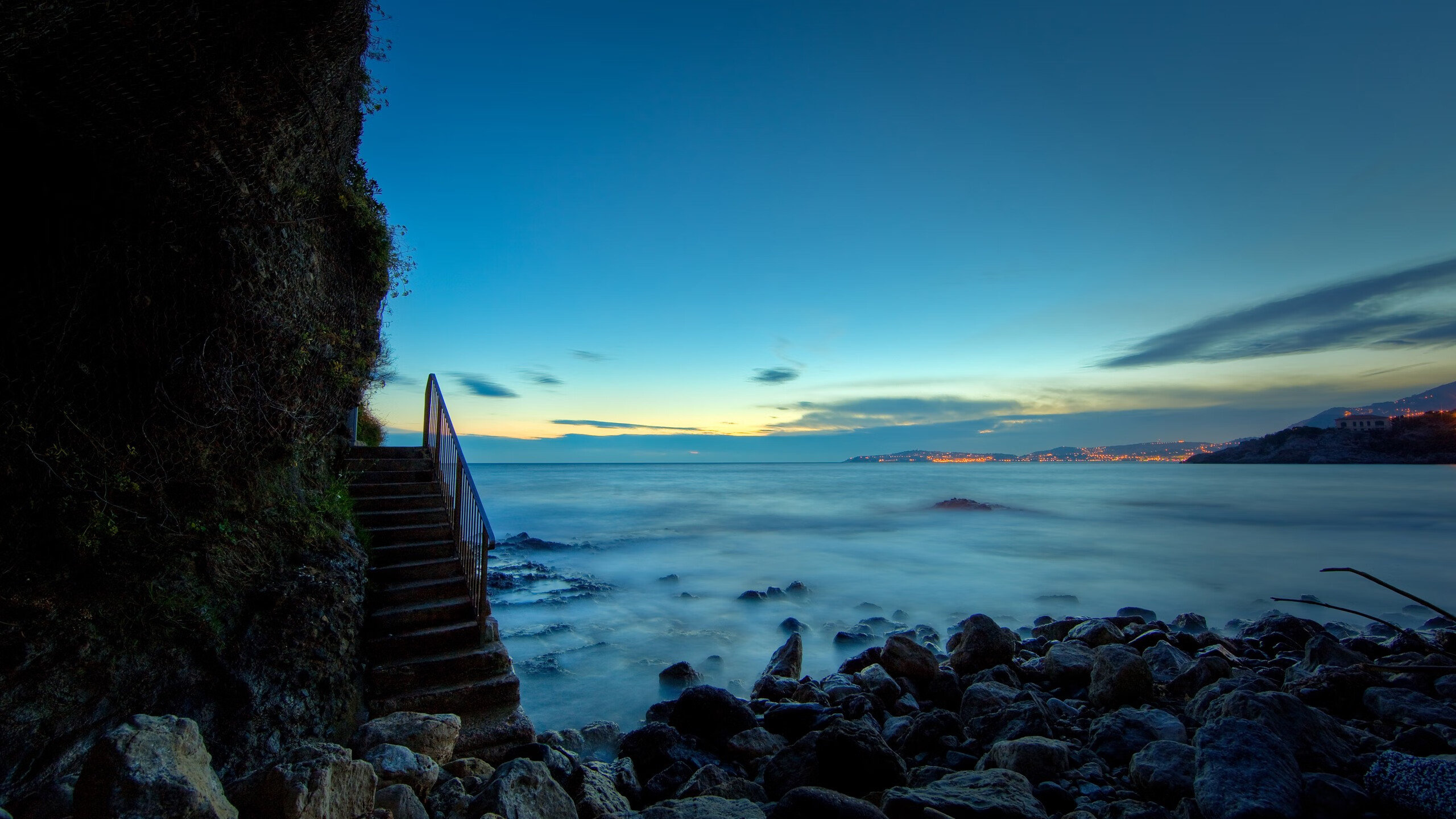 日本男足比赛中表现出顽强意志,日本男足比赛中表现出顽强意志的球员